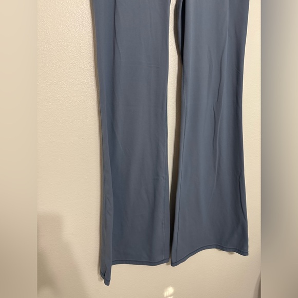 Athleta Salutation Stash Flare Pant in Slate Blue size Large TALL - Picture 4 of 9